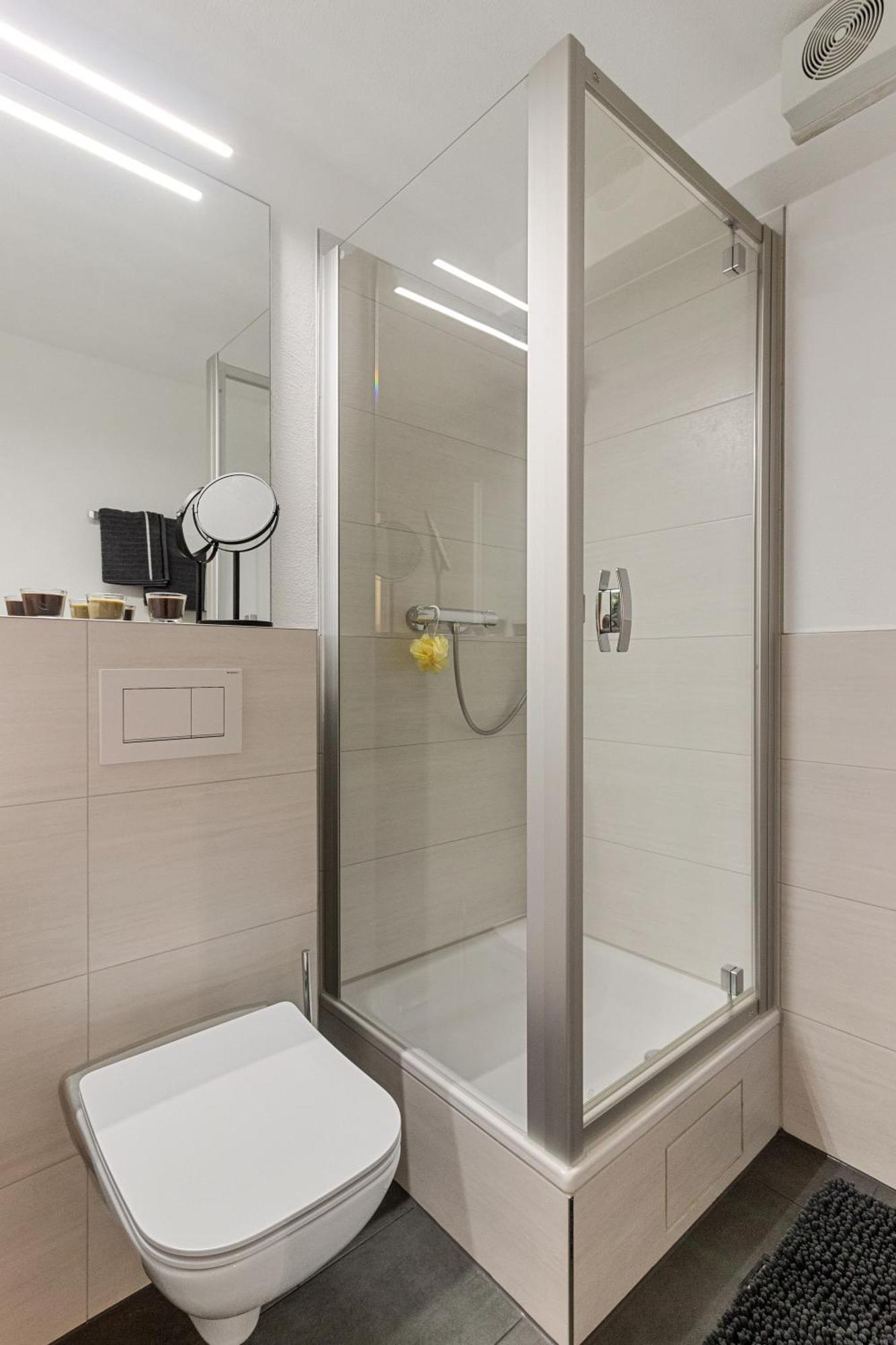 Appartement Fuer 1-2 - Wlan - Parkplatz - Homeoffice Kaiserslautern Bagian luar foto